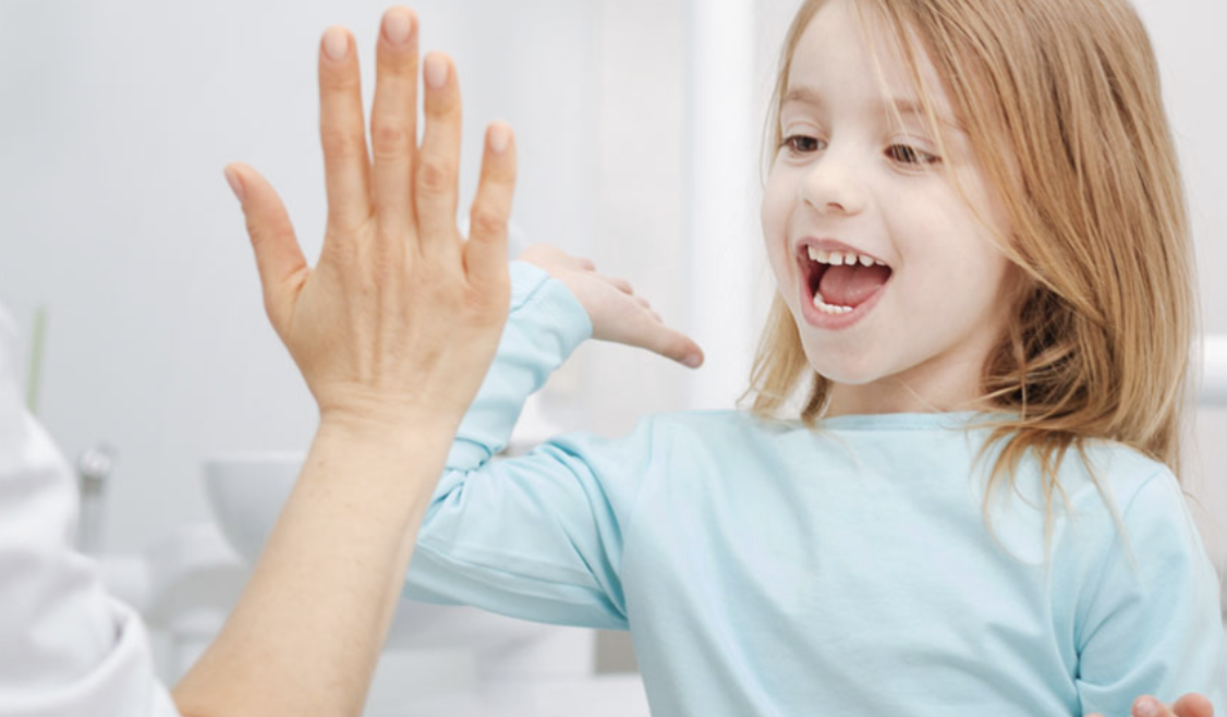 Ortodonzia per i bimbi: a che età si inizia con l’apparecchio?